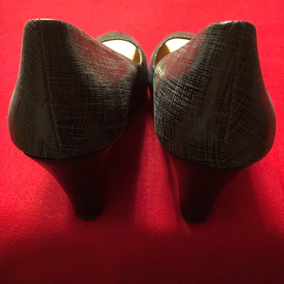 Lily Pulitzer Black Open Toe Wedges, 8.5M - Picture 4 of 6